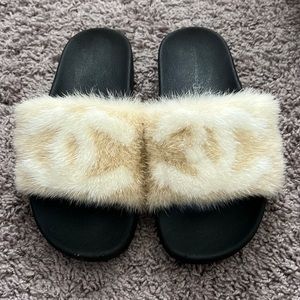 Fur slides, size 8 women